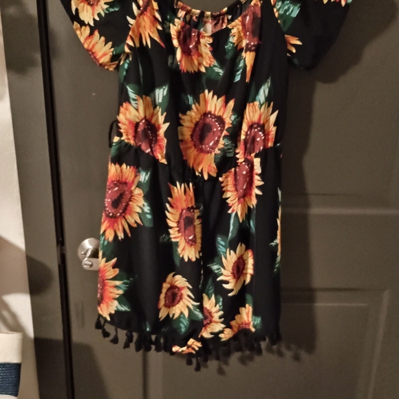 Sunflower Print Black Romper - Picture 5 of 9